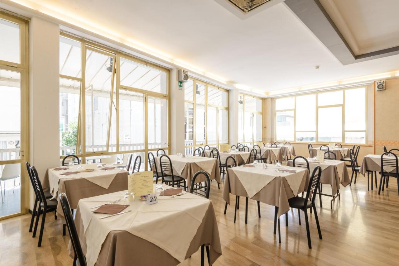 Hotel Arena Cattolica Buitenkant foto