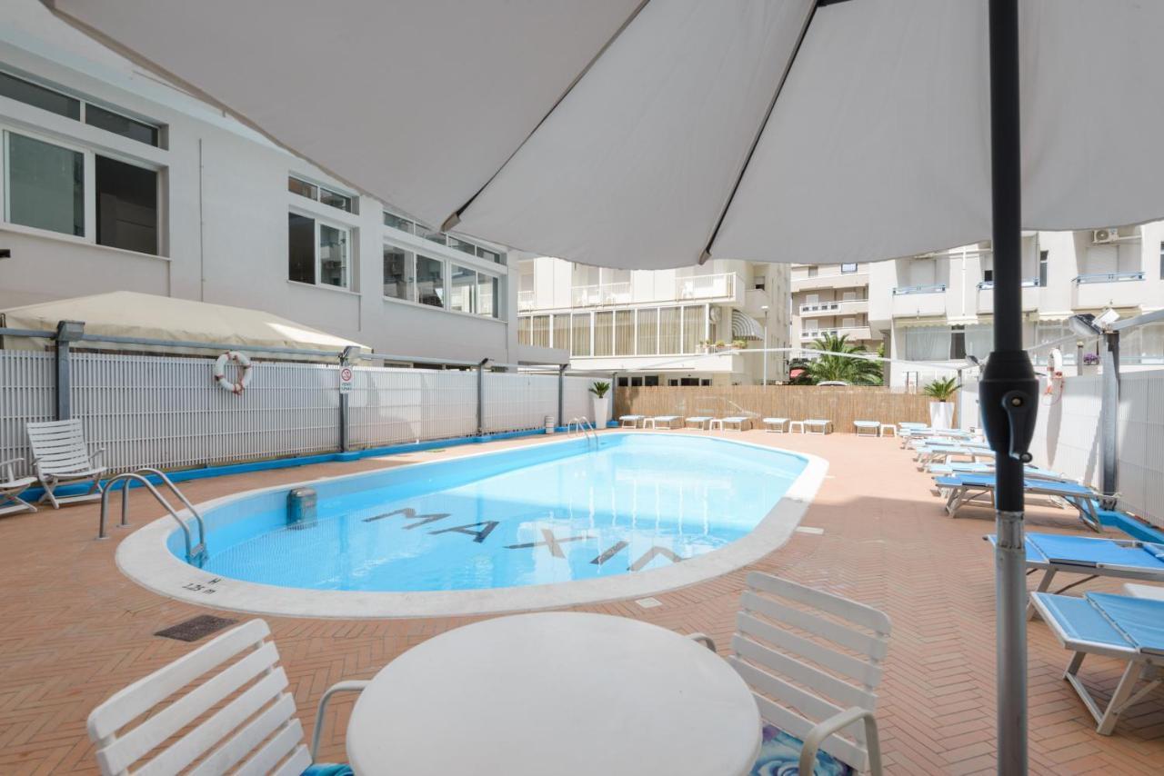 Hotel Arena Cattolica Buitenkant foto