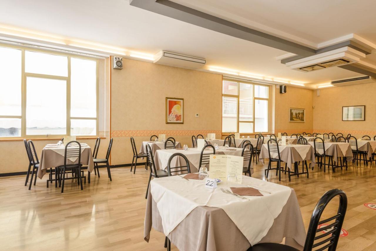Hotel Arena Cattolica Buitenkant foto